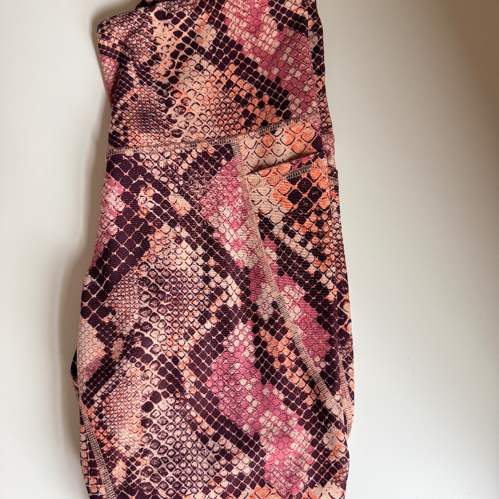Women's Old Navy Capri Workout Leggings Animal Print
